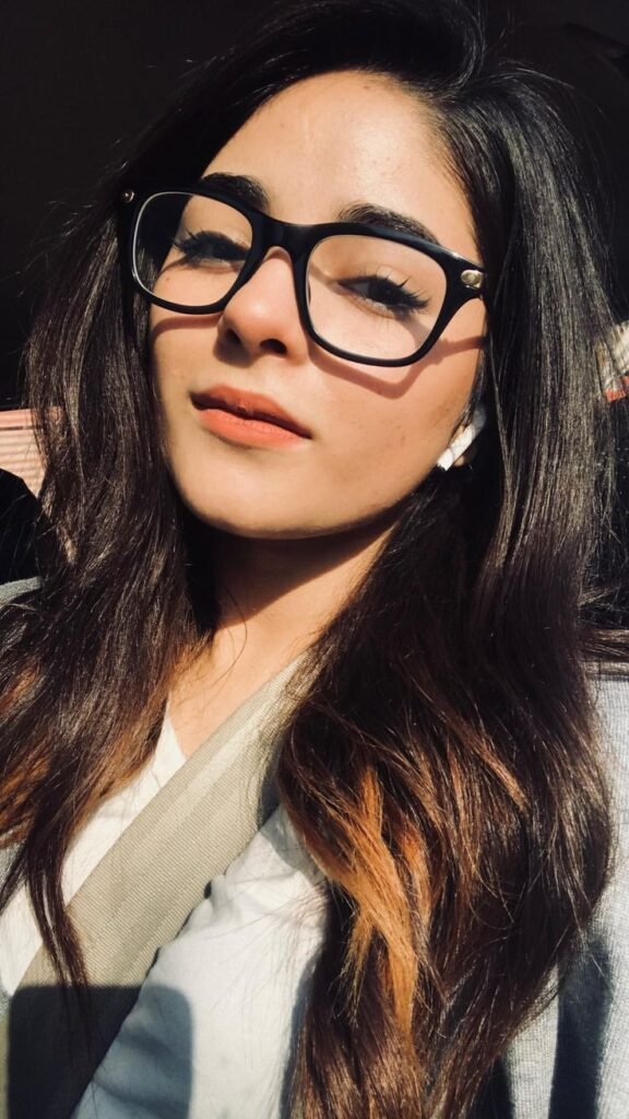 Zaira Wasim Wiki, Age, Height, Family, Parents, Relationships, Husband ...